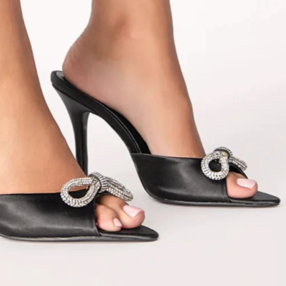 Billini - Leilah Black Satin Glam Pointed Mule *NWT*